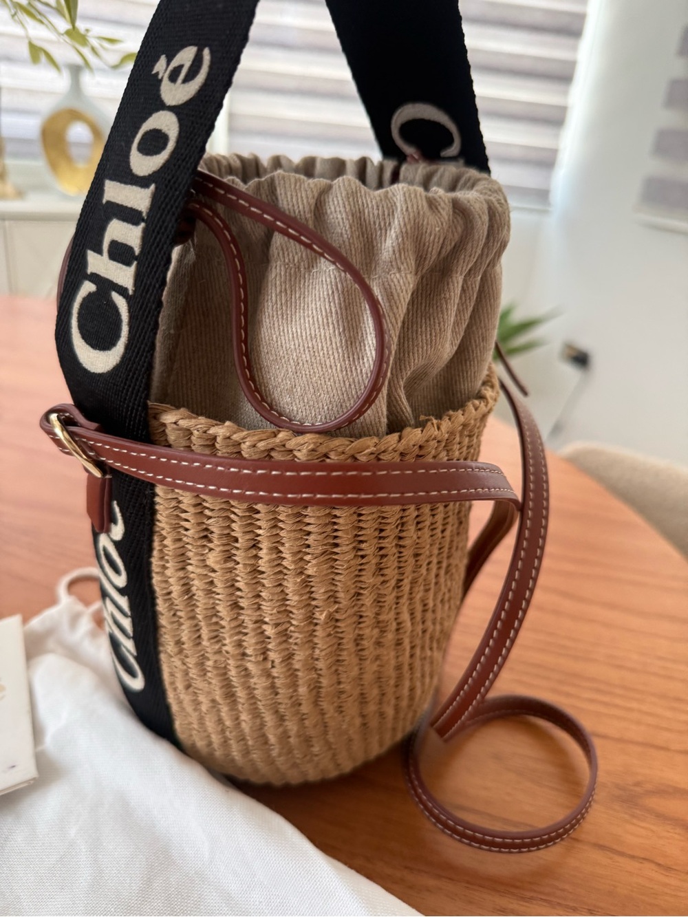 Chloé Tan Woven Straw Crossbody with Black Logo Strap LIKE NEW - Picture 5 of 9